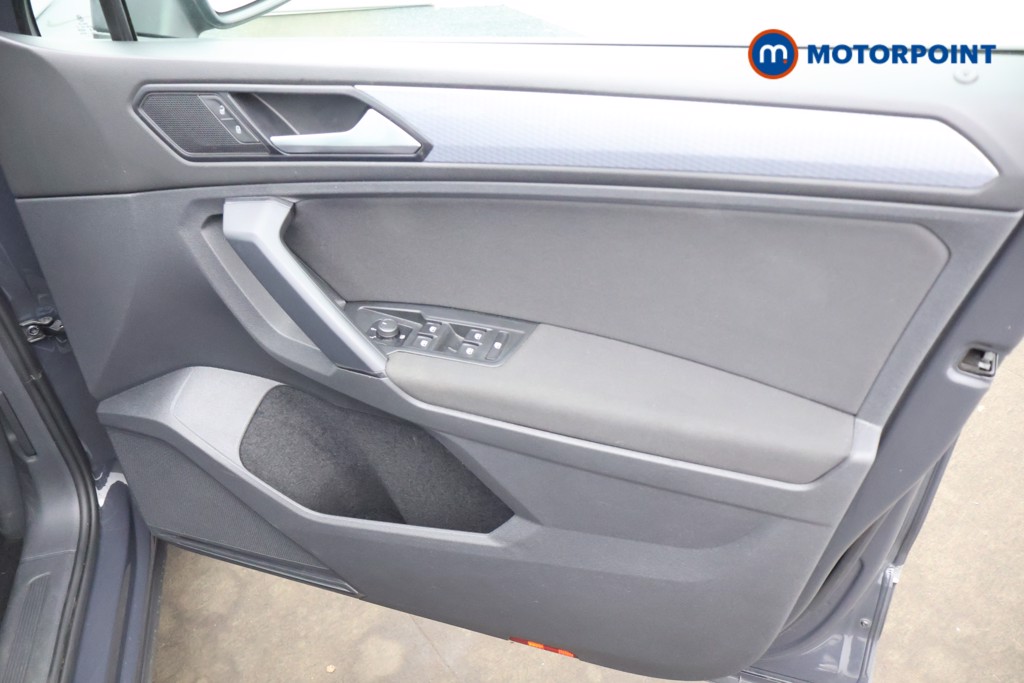 Volkswagen Tiguan Life Automatic Petrol SUV - Stock Number (1662454) - 14th supplementary image