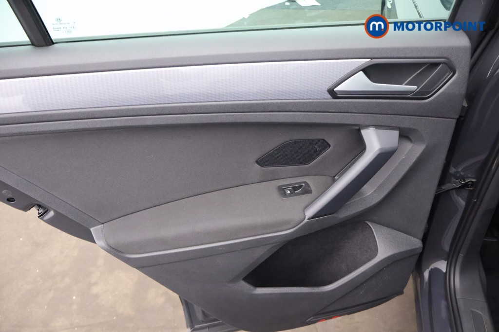 Volkswagen Tiguan Life Automatic Petrol SUV - Stock Number (1662454) - 20th supplementary image