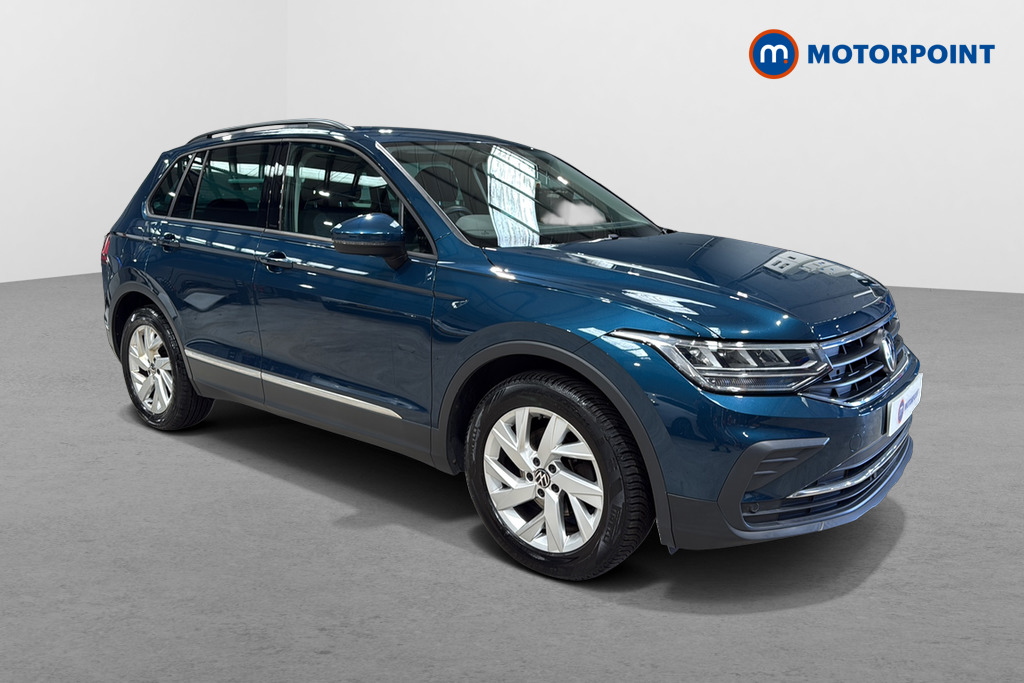Volkswagen Tiguan Life Automatic Petrol SUV - Stock Number (1662623) - Drivers side front corner