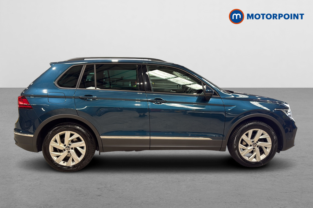Volkswagen Tiguan Life Automatic Petrol SUV - Stock Number (1662623) - Passenger side