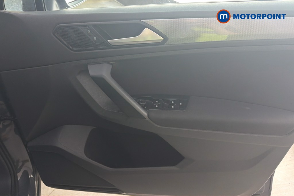 Volkswagen Tiguan Life Automatic Petrol SUV - Stock Number (1660275) - 19th supplementary image