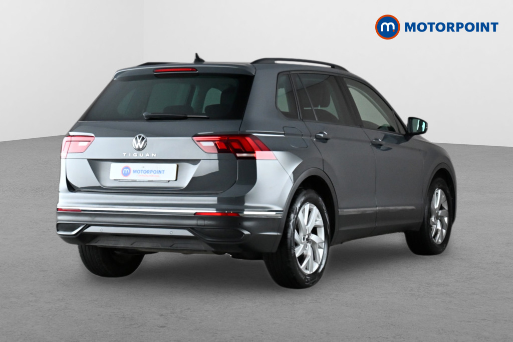 Volkswagen Tiguan Life Automatic Petrol SUV - Stock Number (1660275) - Drivers side rear corner