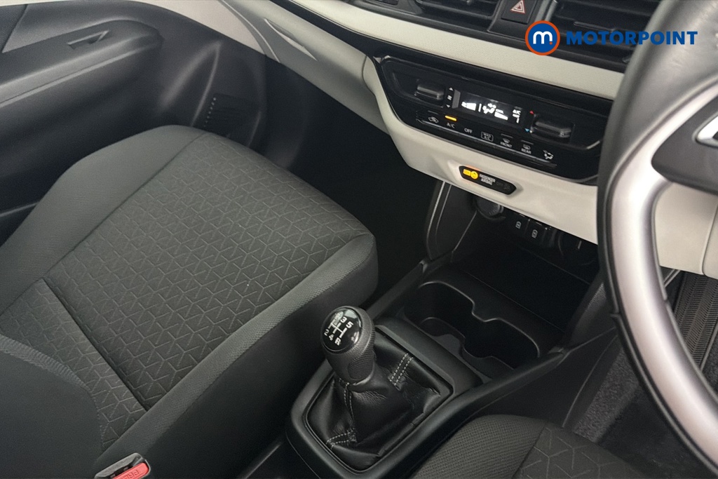 Suzuki Swift Motion Manual Petrol Hatchback - Stock Number (1650590) - 15th supplementary image