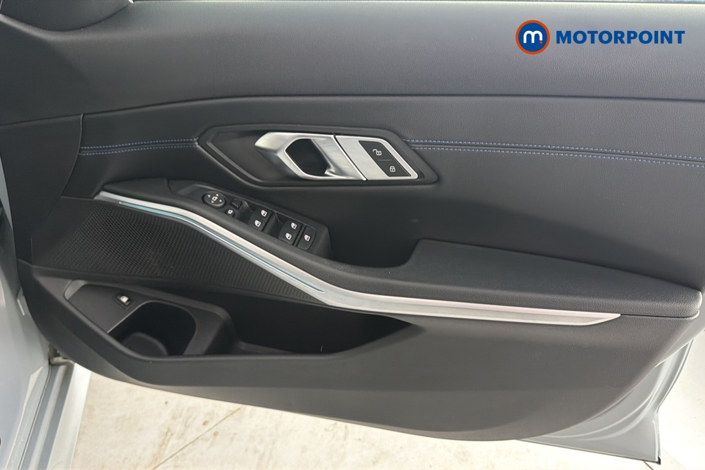 BMW 3 Series M Sport Automatic Petrol Plug-In Hybrid Saloon - Stock Number (1659687) - 18th supplementary image