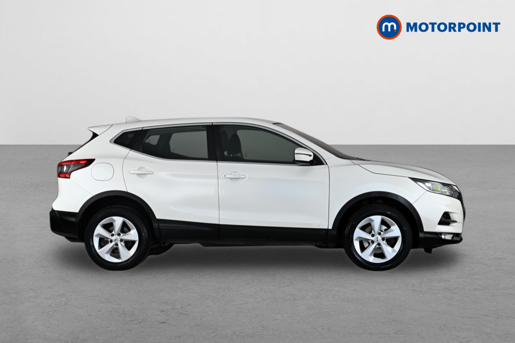 Nissan Qashqai Acenta Premium Manual Diesel SUV - Stock Number (1653531) - Drivers side