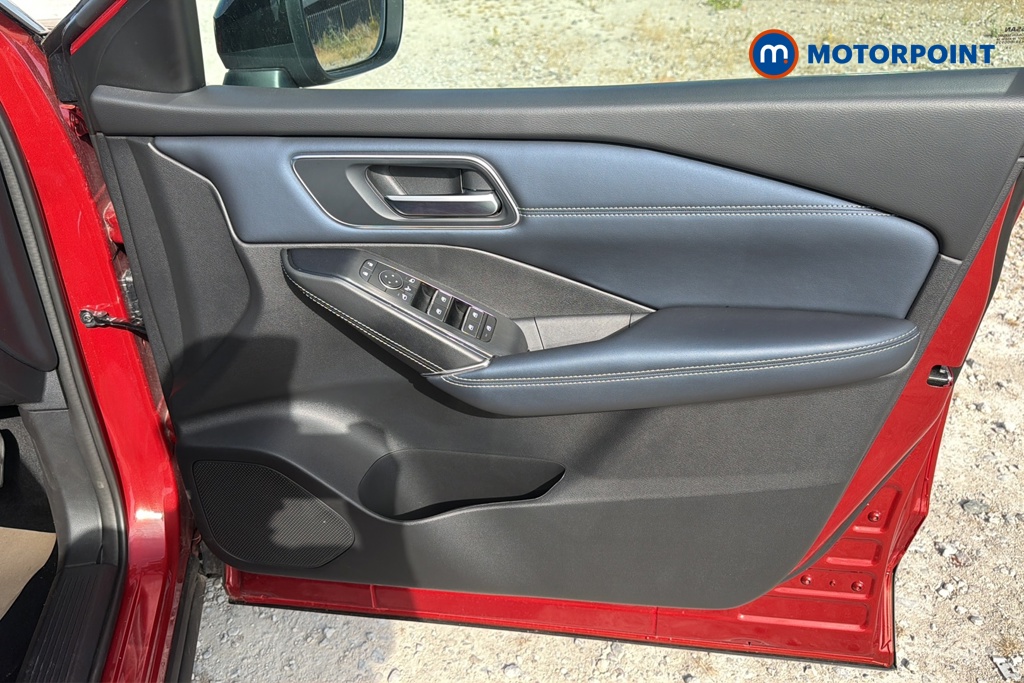 Nissan Qashqai Tekna Manual Petrol SUV - Stock Number (1657886) - 18th supplementary image