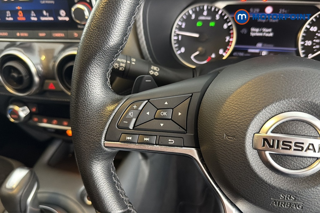 Nissan Juke N-Connecta Automatic Petrol SUV - Stock Number (1660952) - 4th supplementary image