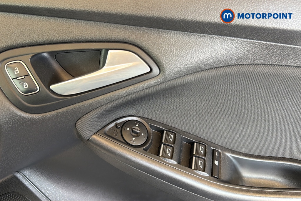 Ford Focus St-Line X Manual Petrol Hatchback - Stock Number (1661132) - 19th supplementary image