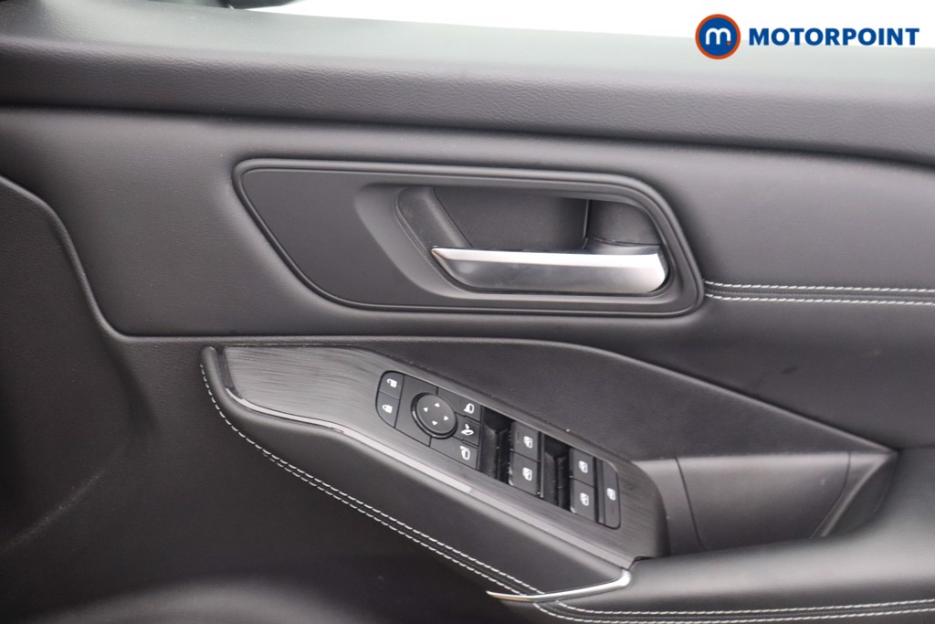 Nissan Qashqai N-Connecta Manual Petrol SUV - Stock Number (1661360) - 9th supplementary image