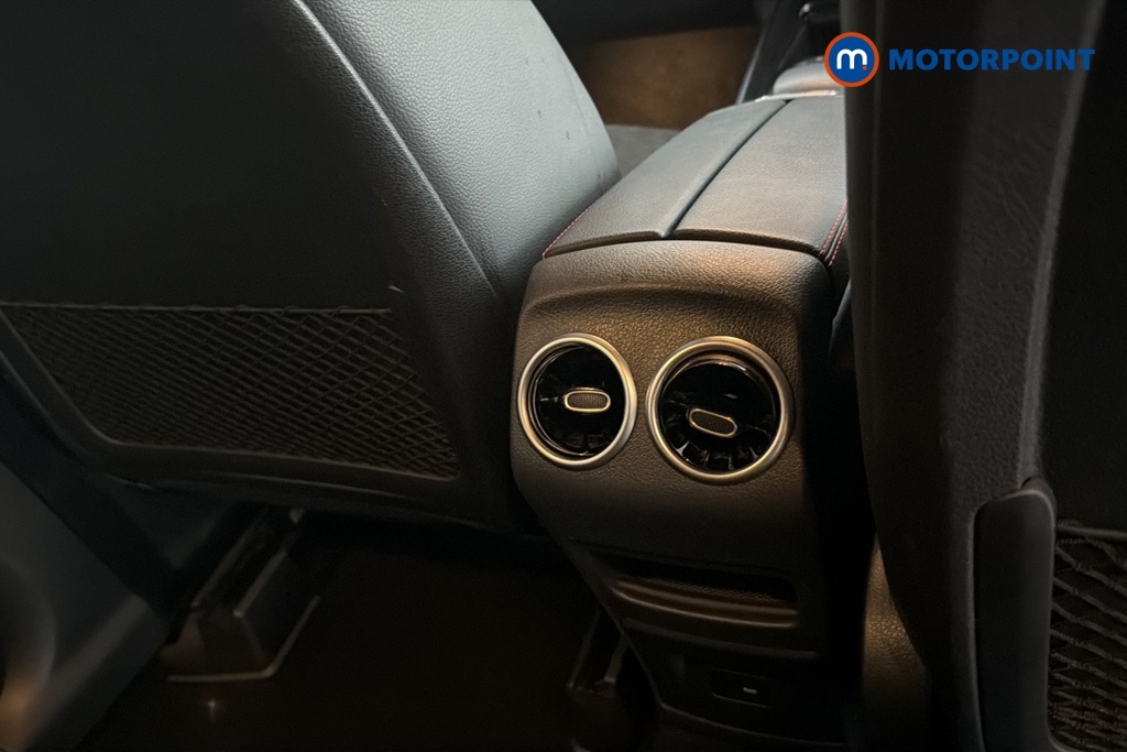 Mercedes-Benz GLB Amg Line Automatic Petrol SUV - Stock Number (1661392) - 28th supplementary image