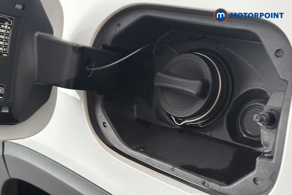 Mercedes-Benz GLB Amg Line Automatic Petrol SUV - Stock Number (1661392) - 41st supplementary image