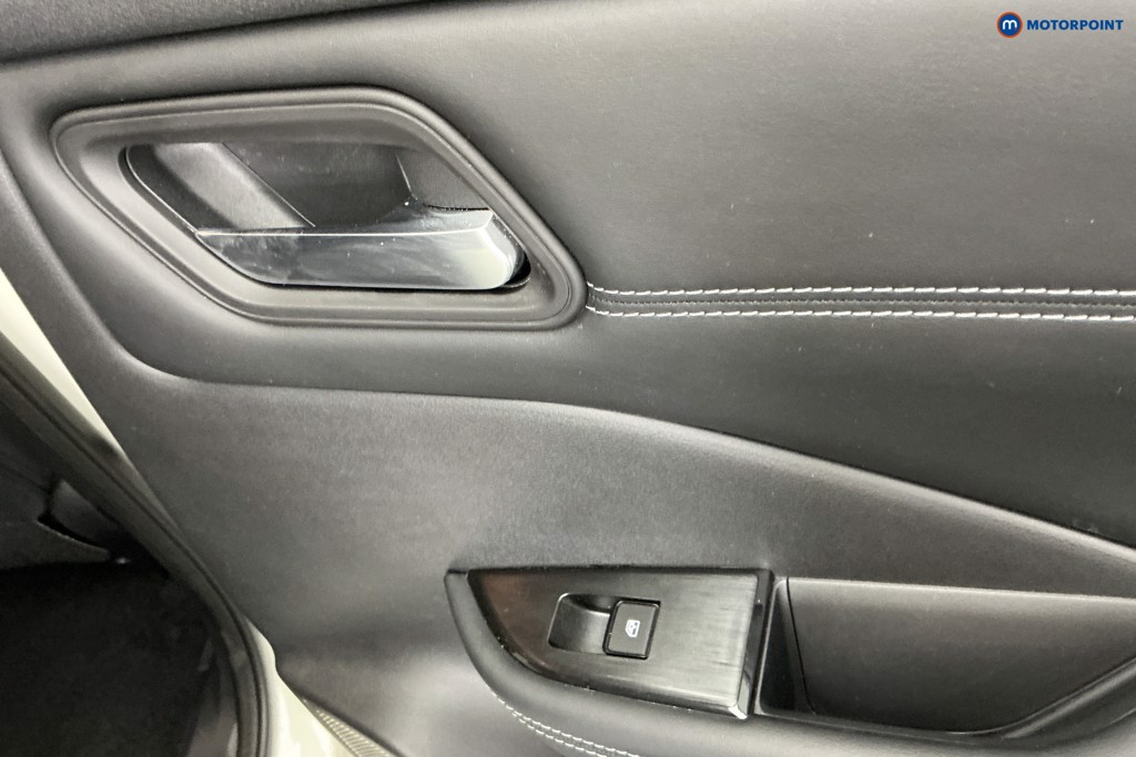 Nissan Qashqai N-Connecta Automatic Petrol SUV - Stock Number (1661414) - 27th supplementary image