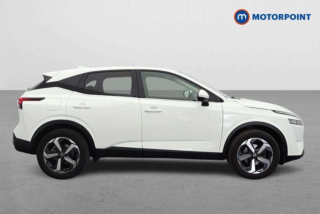Nissan Qashqai N-Connecta Automatic Petrol SUV - Stock Number (1661414) - Drivers side