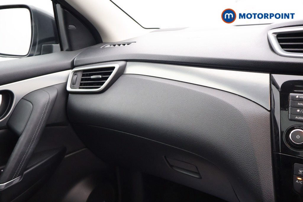 Nissan Qashqai Tekna Manual Petrol SUV - Stock Number (1662549) - 8th supplementary image