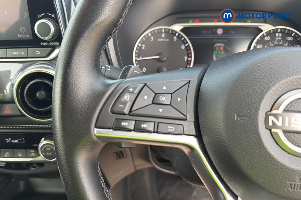 Nissan Juke N-Connecta Automatic Petrol SUV - Stock Number (1653140) - 4th supplementary image
