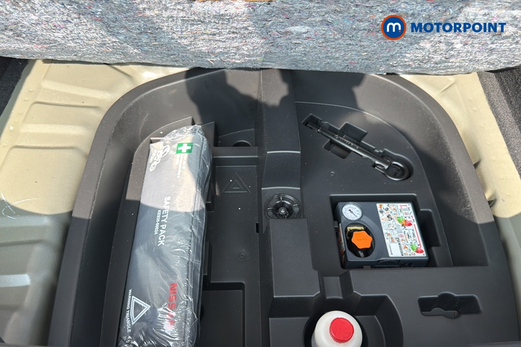 Nissan Juke N-Connecta Automatic Petrol SUV - Stock Number (1653140) - 33rd supplementary image