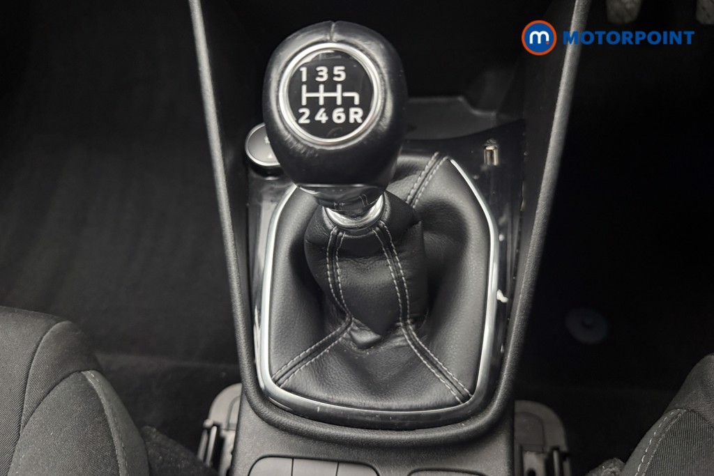Ford Fiesta Titanium Manual Petrol Hatchback - Stock Number (1657609) - 6th supplementary image