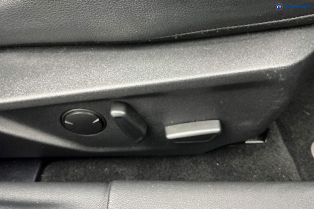 Ford Focus Titanium X Automatic Petrol Hatchback - Stock Number (1659047) - 23rd supplementary image