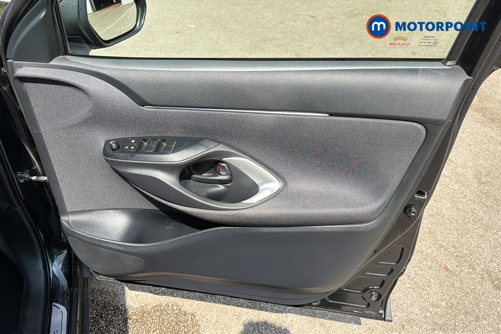 Toyota Yaris Cross Design Automatic Petrol-Electric Hybrid Estate - Stock Number (1660479) - 18th supplementary image