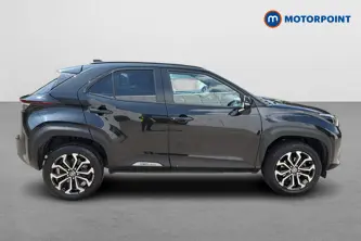 Toyota Yaris Cross Design Automatic Petrol-Electric Hybrid Estate - Stock Number (1660479) - Passenger side