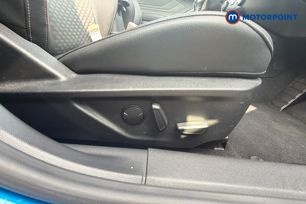 Ford Focus Titanium X Manual Petrol Hatchback - Stock Number (1661062) - 25th supplementary image