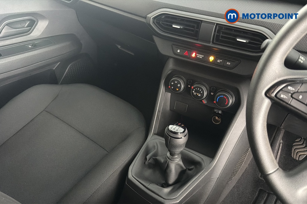 Dacia Sandero Essential Manual Petrol Hatchback - Stock Number (1661953) - 15th supplementary image
