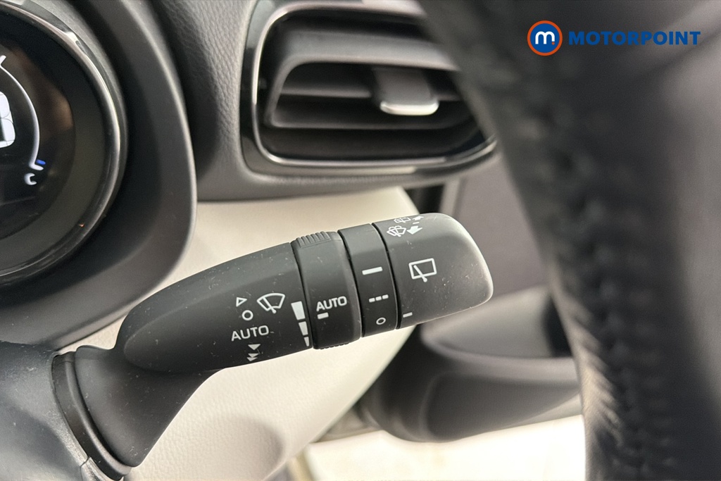 Toyota Yaris Excel Automatic Petrol-Electric Hybrid Hatchback - Stock Number (1662078) - 6th supplementary image