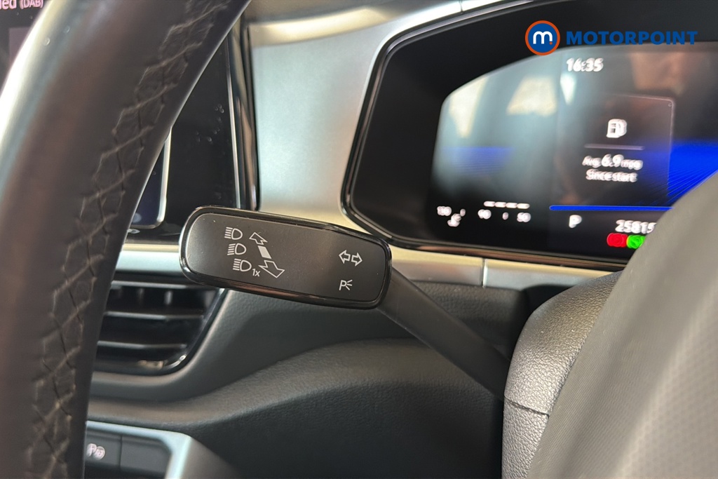 Volkswagen T-Roc Life Automatic Petrol SUV - Stock Number (1662612) - 5th supplementary image