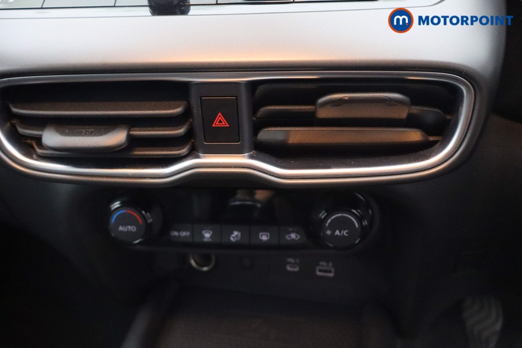 Nissan Juke N-Connecta Manual Petrol SUV - Stock Number (1645352) - 3rd supplementary image