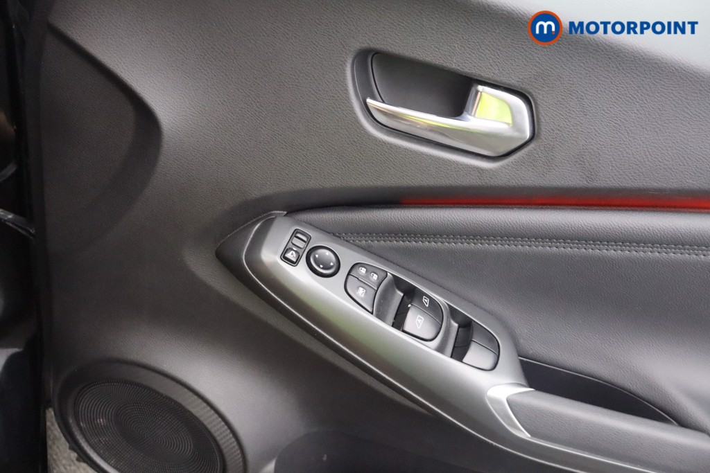 Nissan Juke N-Connecta Manual Petrol SUV - Stock Number (1645352) - 9th supplementary image