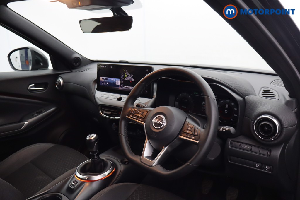 Nissan Juke N-Connecta Manual Petrol SUV - Stock Number (1645352) - 1st supplementary image