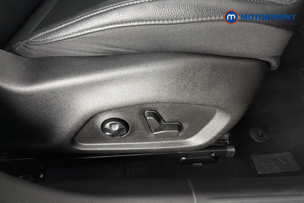 Jeep Compass Altitude Automatic Petrol SUV - Stock Number (1651000) - 25th supplementary image