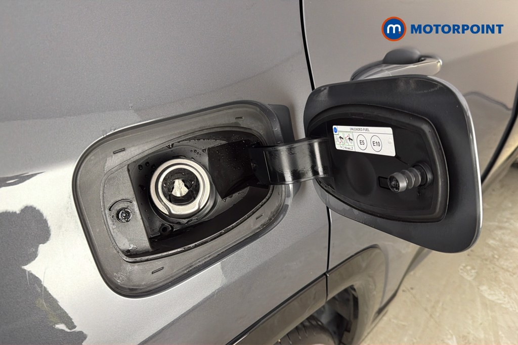 Jeep Compass Altitude Automatic Petrol SUV - Stock Number (1651000) - 41st supplementary image