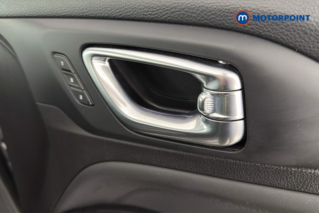 Jeep Compass Altitude Automatic Petrol SUV - Stock Number (1651000) - 42nd supplementary image