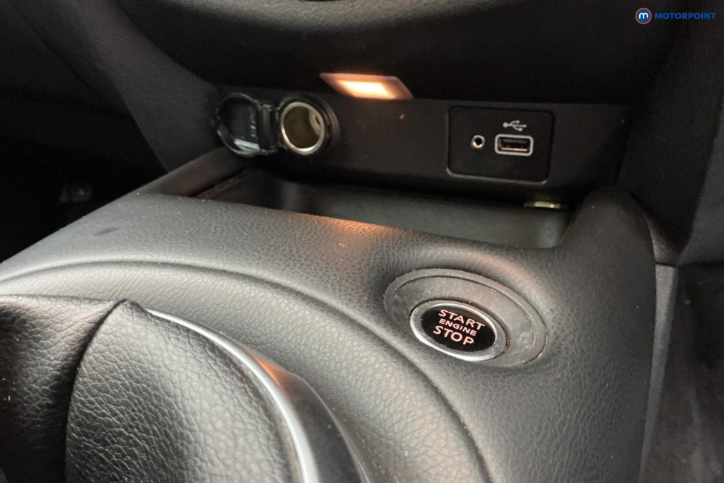 Nissan Juke N-Connecta Manual Petrol SUV - Stock Number (1651235) - 16th supplementary image