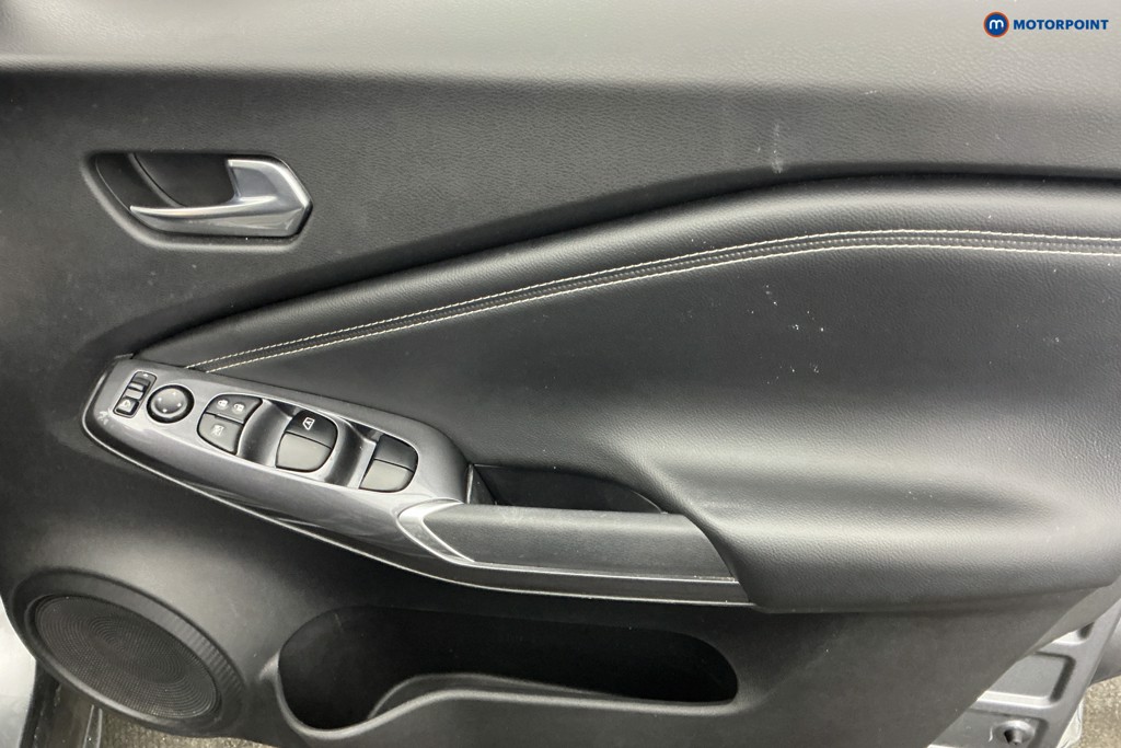 Nissan Juke N-Connecta Manual Petrol SUV - Stock Number (1651235) - 24th supplementary image