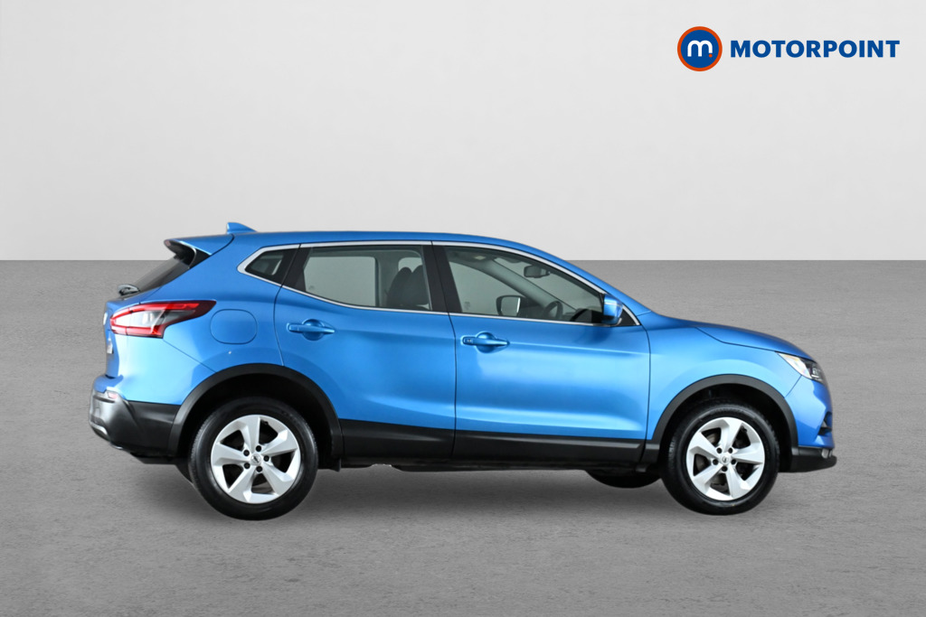 Nissan Qashqai Acenta Premium Manual Diesel SUV - Stock Number (1654916) - Drivers side