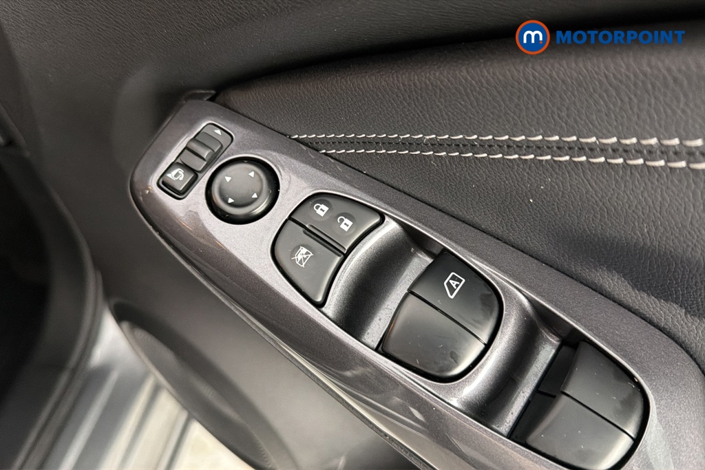 Nissan Juke N-Connecta Automatic Petrol SUV - Stock Number (1655885) - 19th supplementary image
