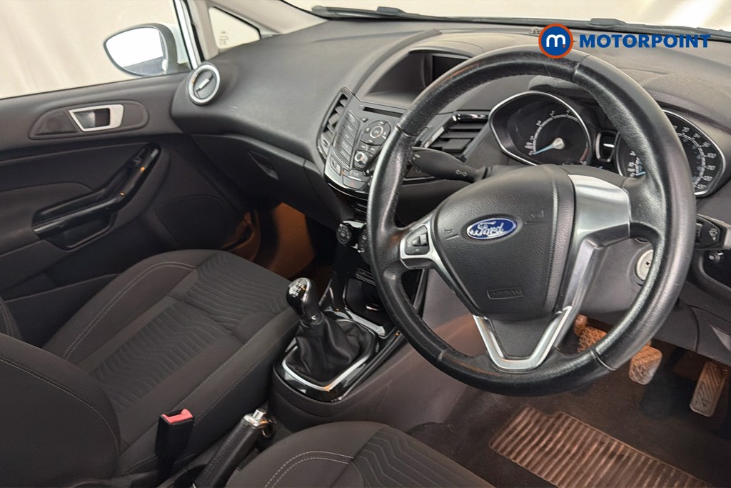 Ford Fiesta Zetec Manual Petrol Hatchback - Stock Number (1657020) - 2nd supplementary image