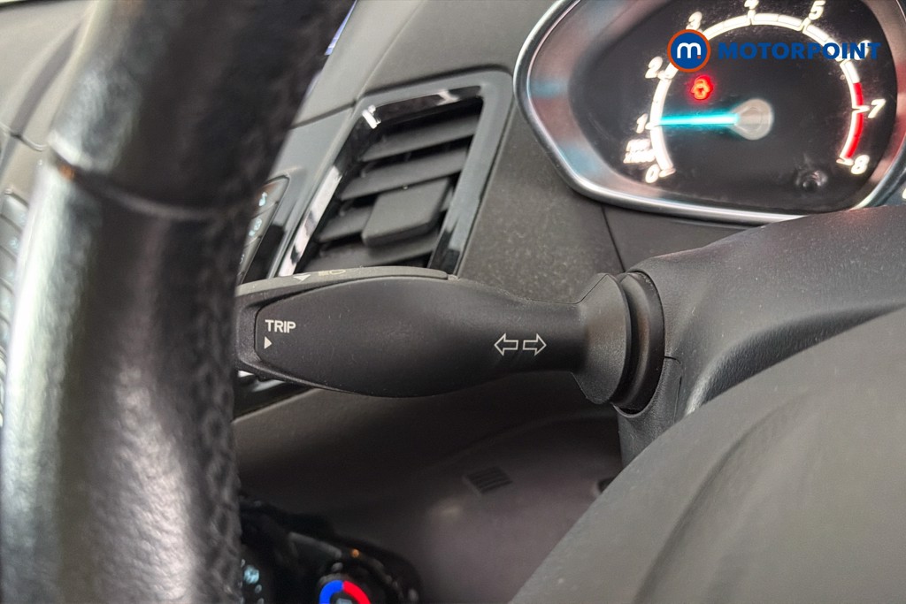 Ford Fiesta Zetec Manual Petrol Hatchback - Stock Number (1657020) - 6th supplementary image