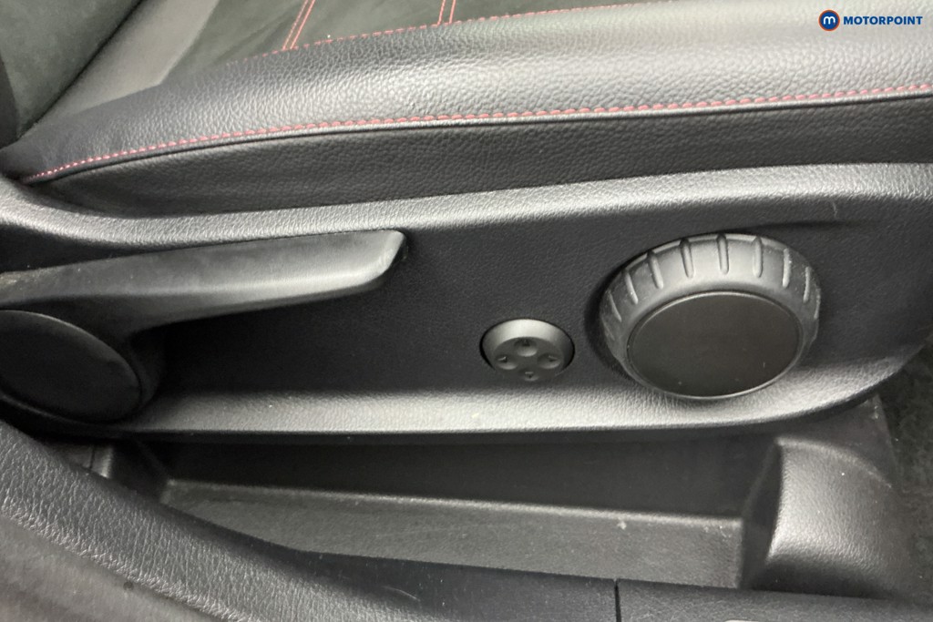 Mercedes-Benz GLB Amg Line Automatic Petrol SUV - Stock Number (1658148) - 22nd supplementary image