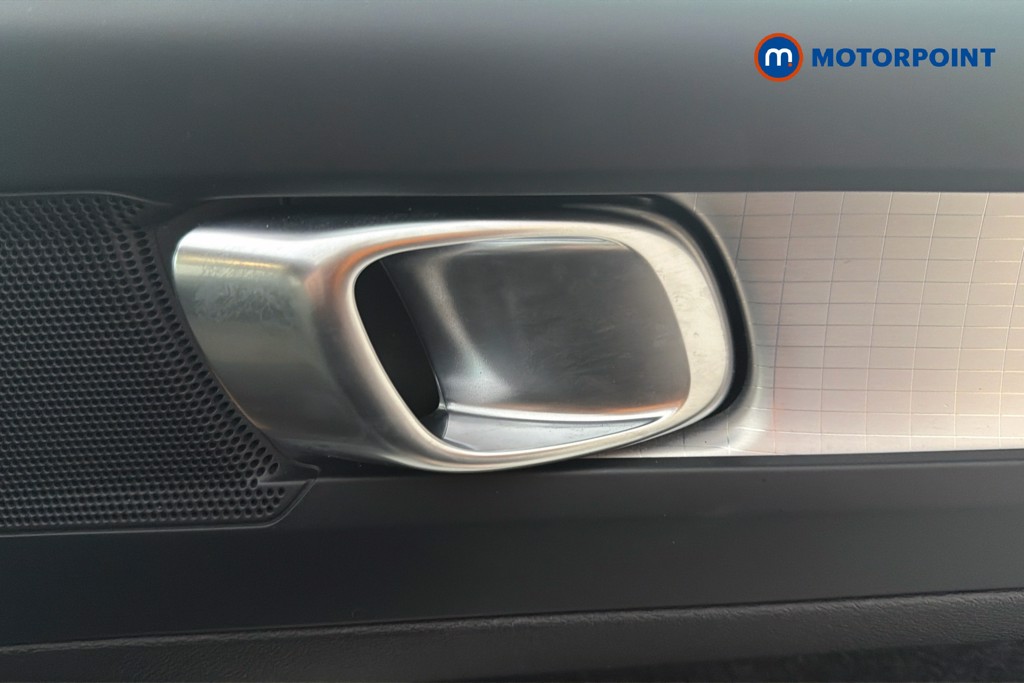 Volvo Xc40 Core Automatic Petrol SUV - Stock Number (1660421) - 42nd supplementary image