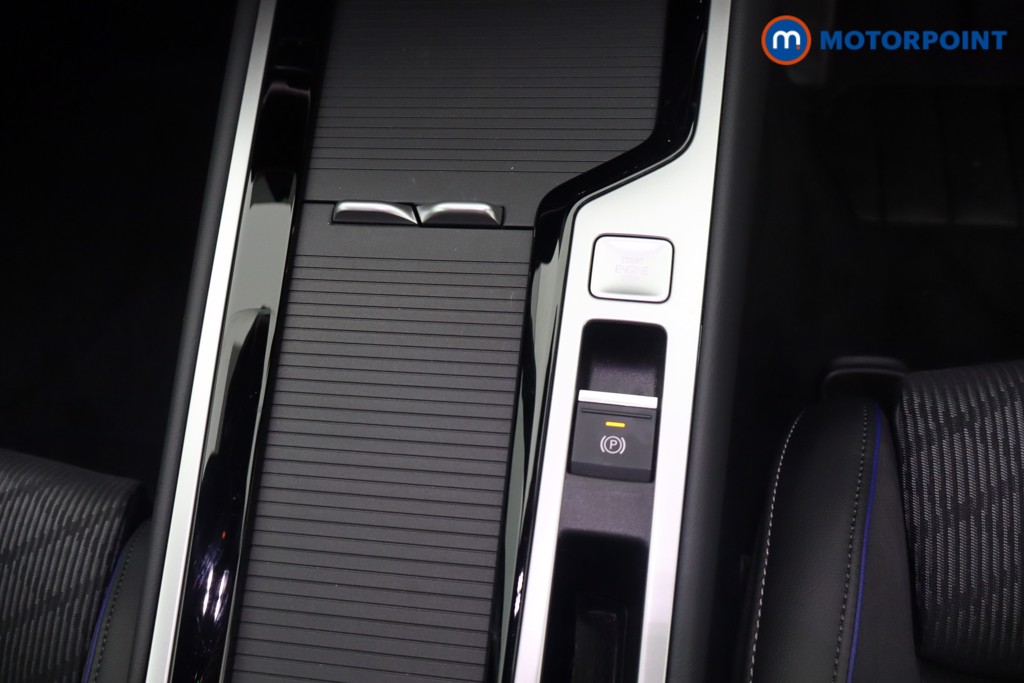 Volkswagen Passat R-Line Automatic Petrol Plug-In Hybrid Estate - Stock Number (1661972) - 3rd supplementary image