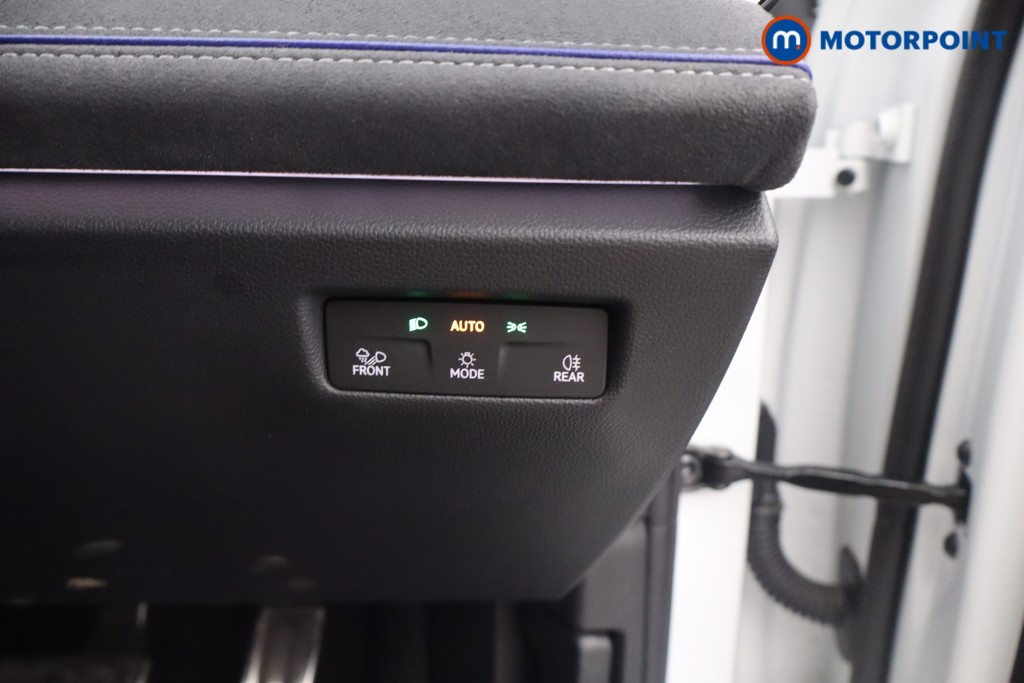 Volkswagen Passat R-Line Automatic Petrol Plug-In Hybrid Estate - Stock Number (1661972) - 8th supplementary image