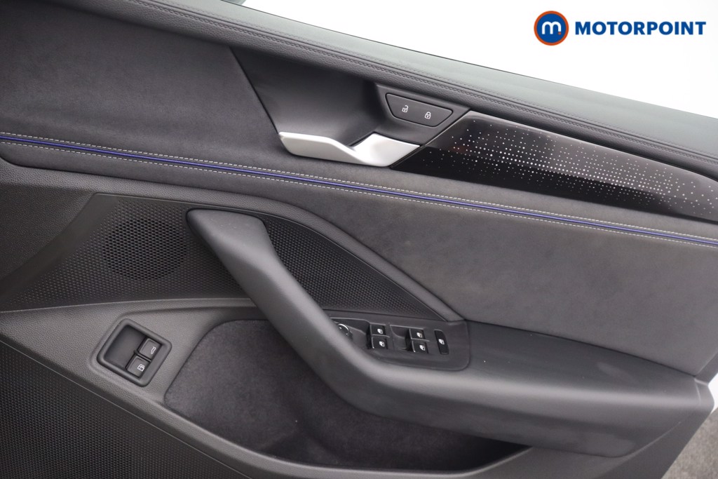Volkswagen Passat R-Line Automatic Petrol Plug-In Hybrid Estate - Stock Number (1661972) - 10th supplementary image