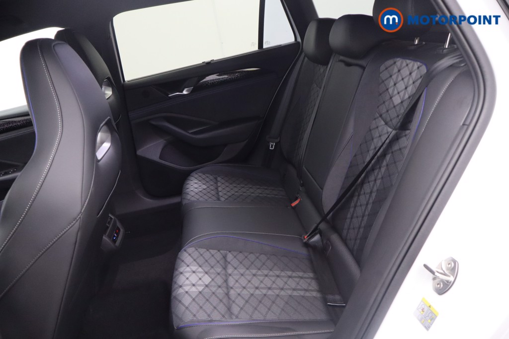 Volkswagen Passat R-Line Automatic Petrol Plug-In Hybrid Estate - Stock Number (1661972) - 12th supplementary image