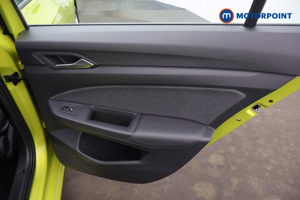 Volkswagen Golf Life Automatic Petrol Hatchback - Stock Number (1647945) - 17th supplementary image