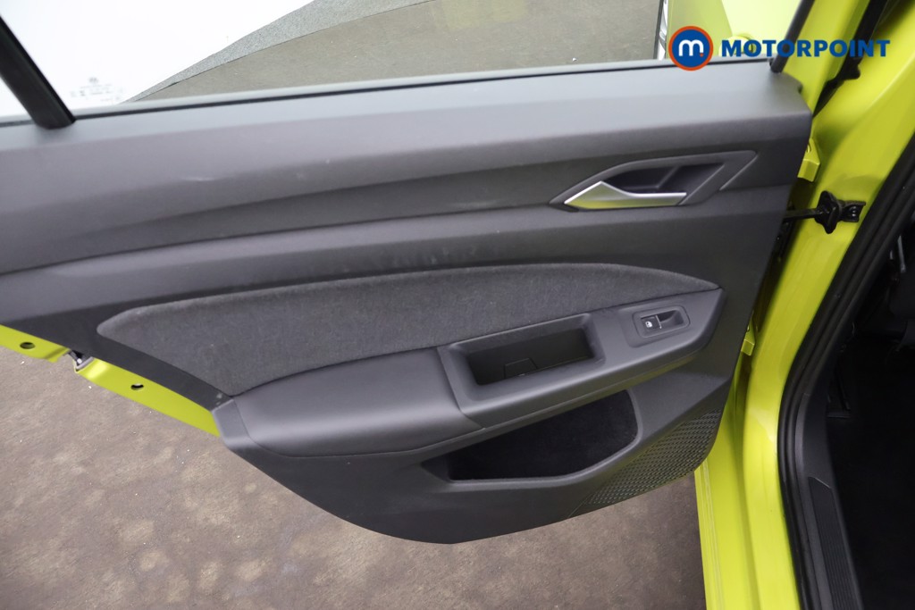 Volkswagen Golf Life Automatic Petrol Hatchback - Stock Number (1647945) - 20th supplementary image