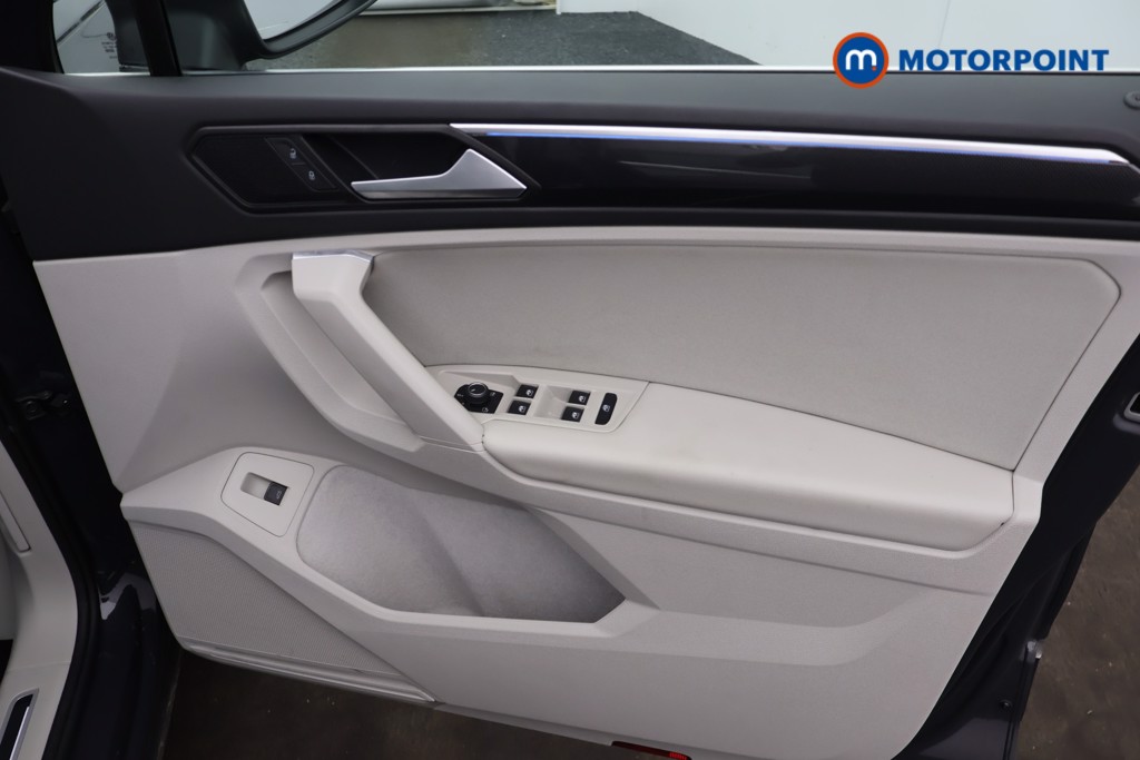 Volkswagen Tiguan Elegance Automatic Petrol SUV - Stock Number (1650225) - 14th supplementary image