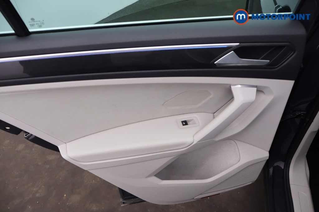 Volkswagen Tiguan Elegance Automatic Petrol SUV - Stock Number (1650225) - 20th supplementary image